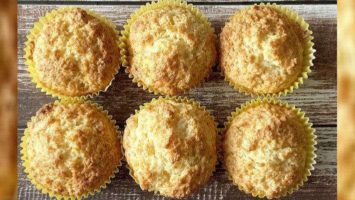 Błyskawiczne waniliowe muffinki na kefirze. Są wyjątkowo delikatne i pyszne. Nie ma lepszego przepisu na szybki deser. Zobacz wideo