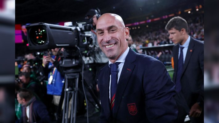 Modlitwy matki nie pomogły. Luis Rubiales podał się do dymisji. Hiszpańskie piłkarki nie mogą jednak mówić o sukcesie