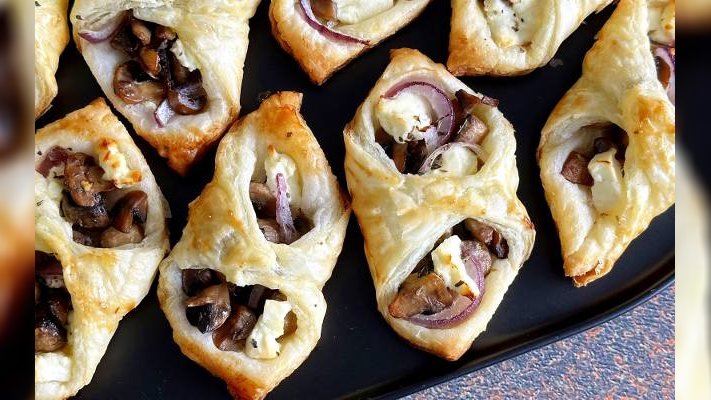 Beciki z ciasta francuskiego z pieczarkami znikną ze stołu w mgnieniu oka. Przekąska, która stanie się hitem na rodzinnej imprezie