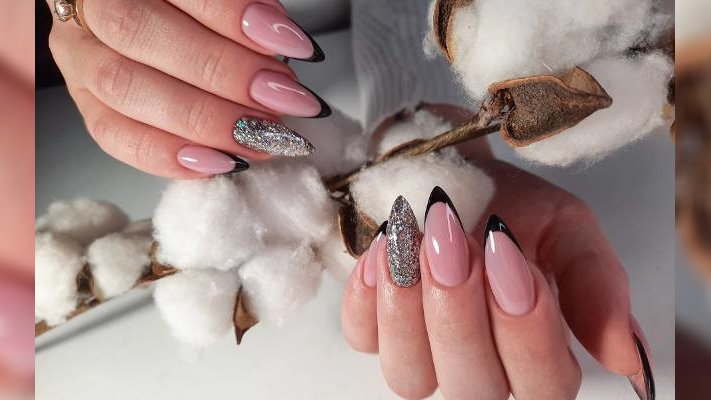Paznokcie brokatowe na sylwestra to strzał w dziesiątkę. Sprawdź modne i piękne inspiracje na manicure