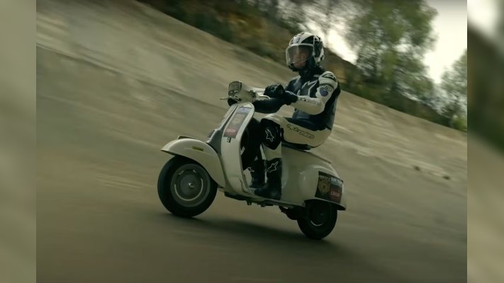 Dwusuwowa Vespa wprowadza markę do Księgi Rekordów Guinnessa. Jaki rekord ustanowił 65-latek z Lombardii?