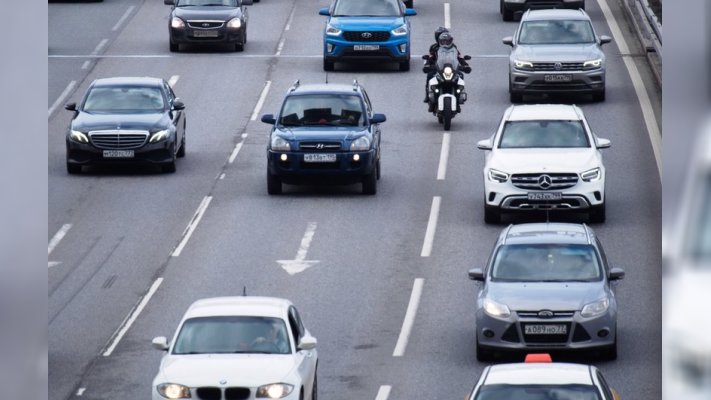 Luksusowe auta jadą z UE do Rosji. Omijać sankcje pomagają Niemcy i Polacy