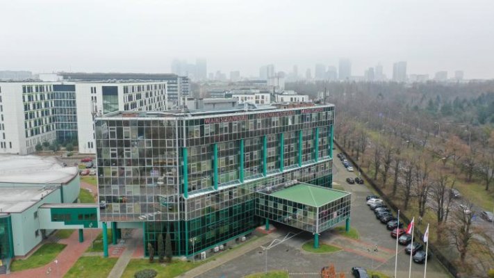 Wtorkowe wybory rektora WUM nie odbędą się; resort zdrowia weryfikuje stan prawny