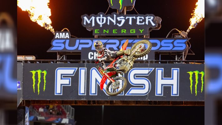 AMA Supercross: lawina upadków w Nashville. Lawrence, Hampshire i Vialle liderami klas [VIDEO]
