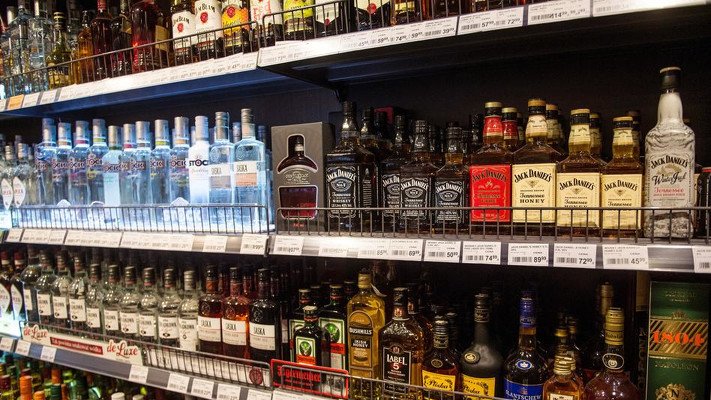 Zakaz alkoholu na stacjach? Prawie połowa Polaków go popiera